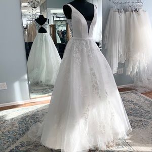 Adrianna Papell style 31142 size 8 Ivory NWT